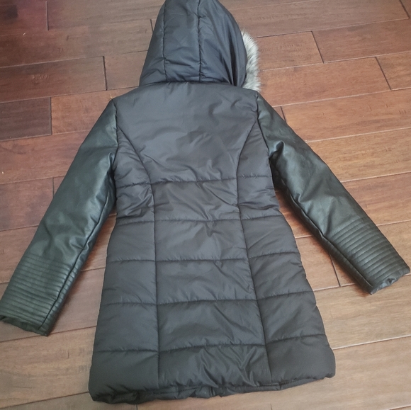 Girls Black Guess Coat - Picture 4 of 4